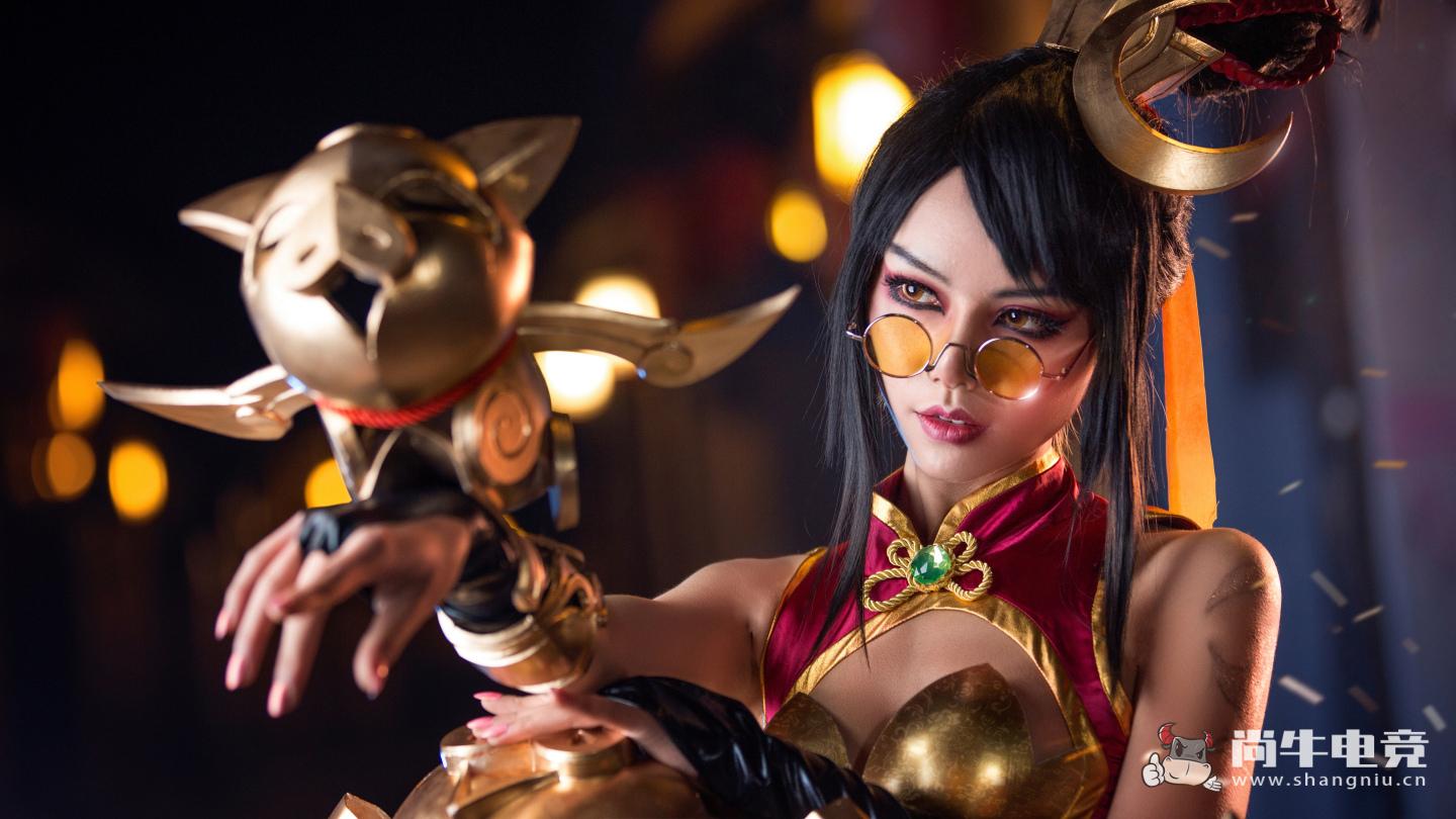 美女玩家cos:神猪烈焰薇恩 coser:三泽瑞尔