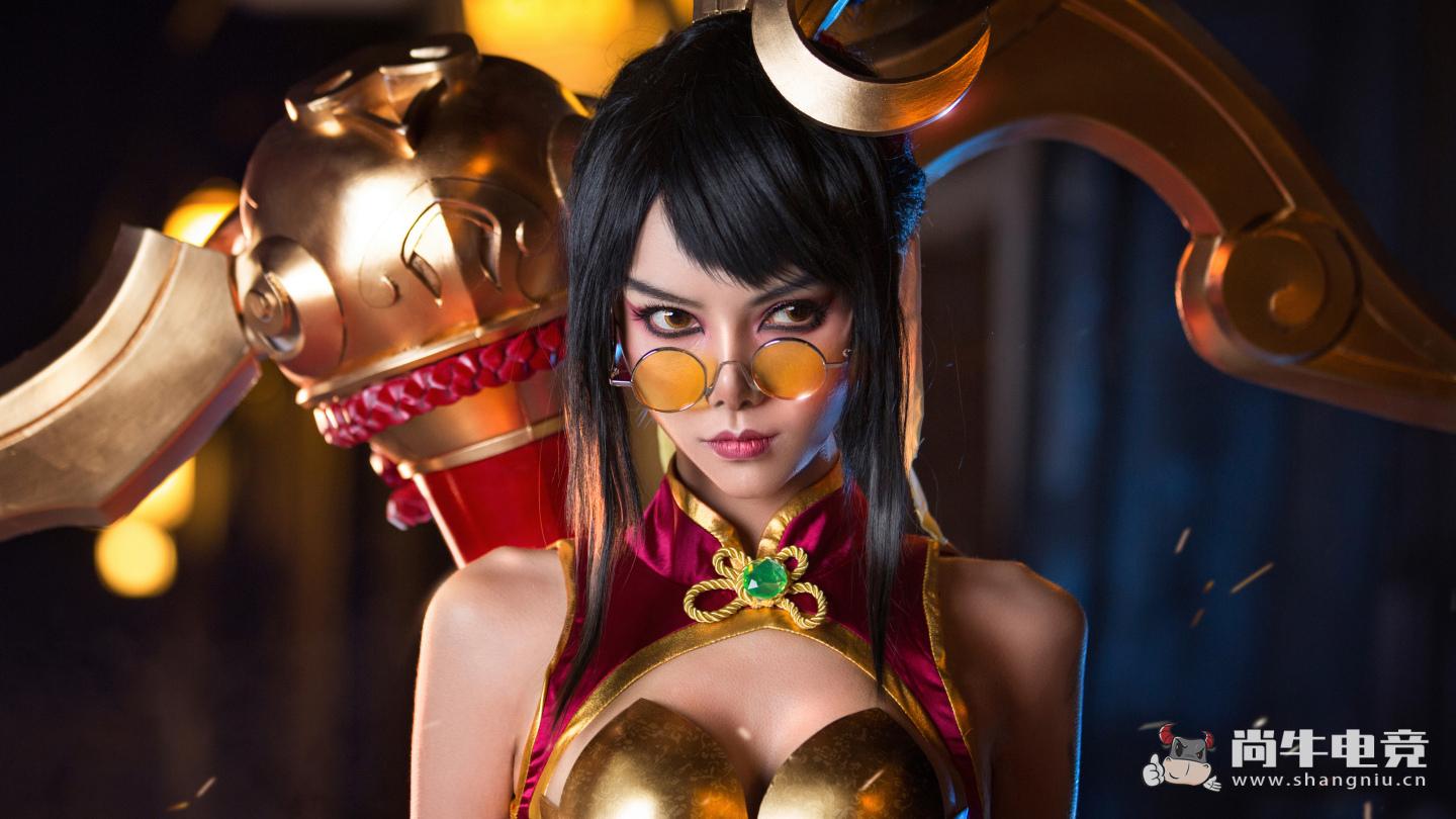 美女玩家cos:神猪烈焰薇恩 coser:三泽瑞尔